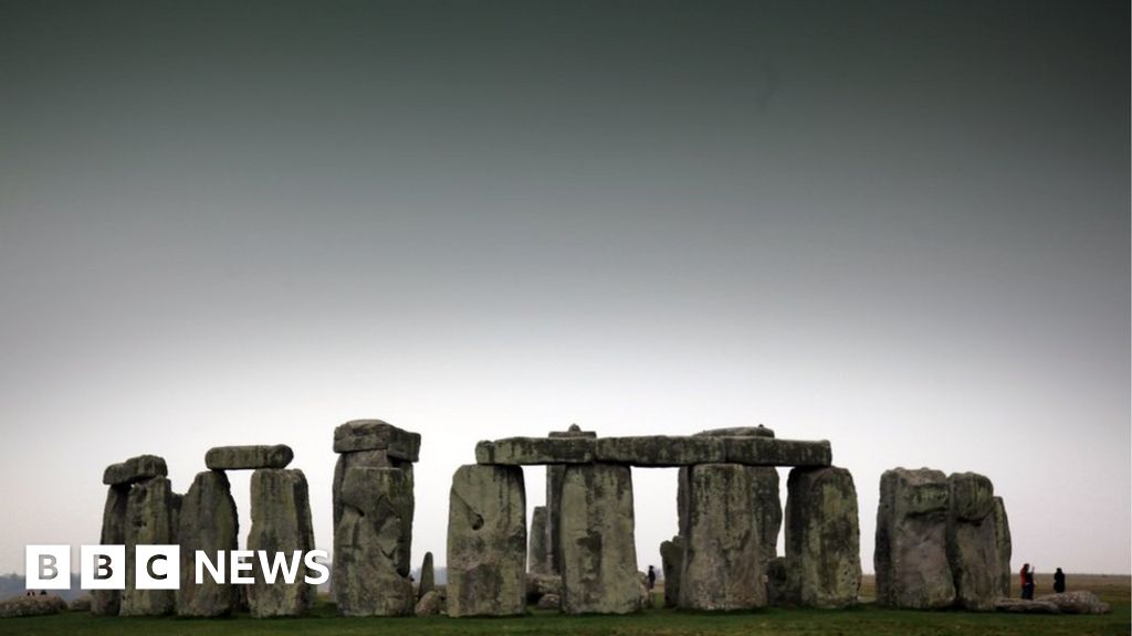 The man who bought Stonehenge - and then gave it away - BBC News
