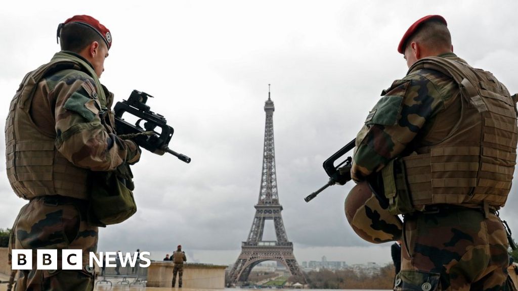 French terror suspects 'were planning attack on Paris' - BBC News