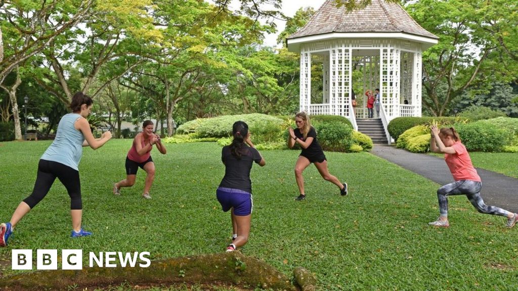 Nine Month Stretch The Rise Of Prenatal Exercise Classes Bbc News 