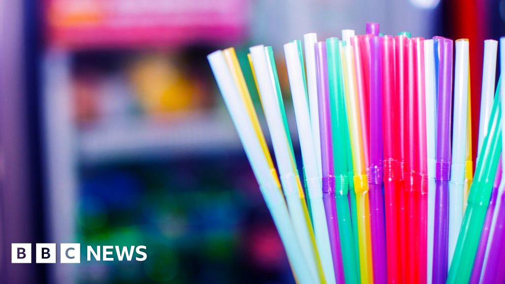 Plastic straws Which companies are banning them? BBC News