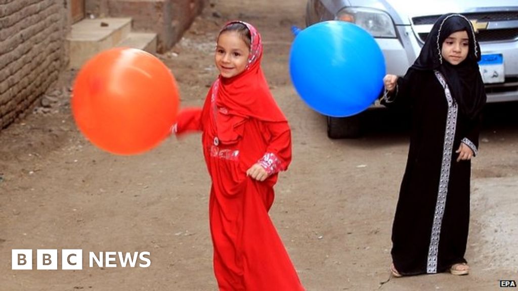 The world's Muslims celebrate Eid al-Fitr - BBC News