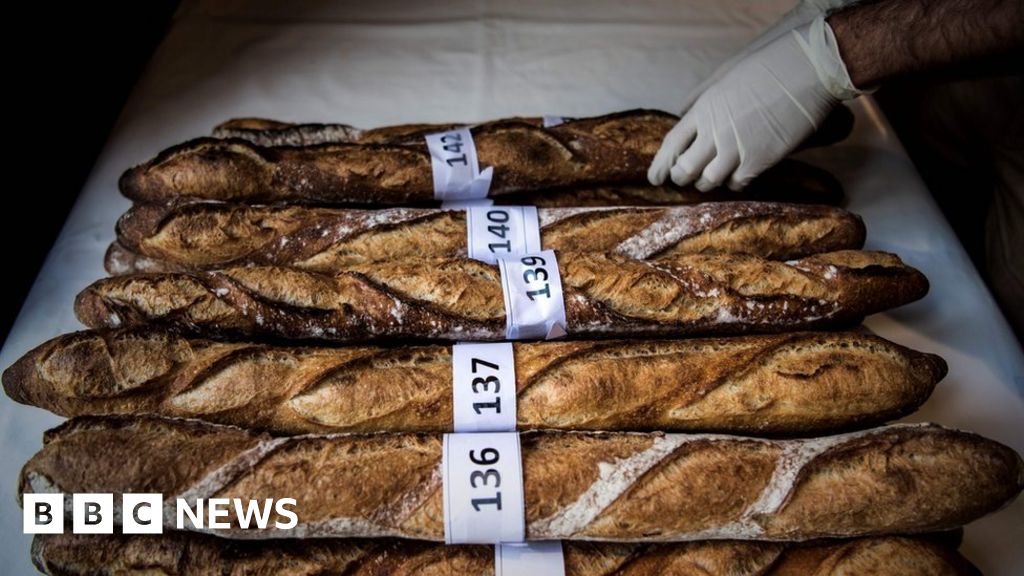 Macron demands UN protection for baguette