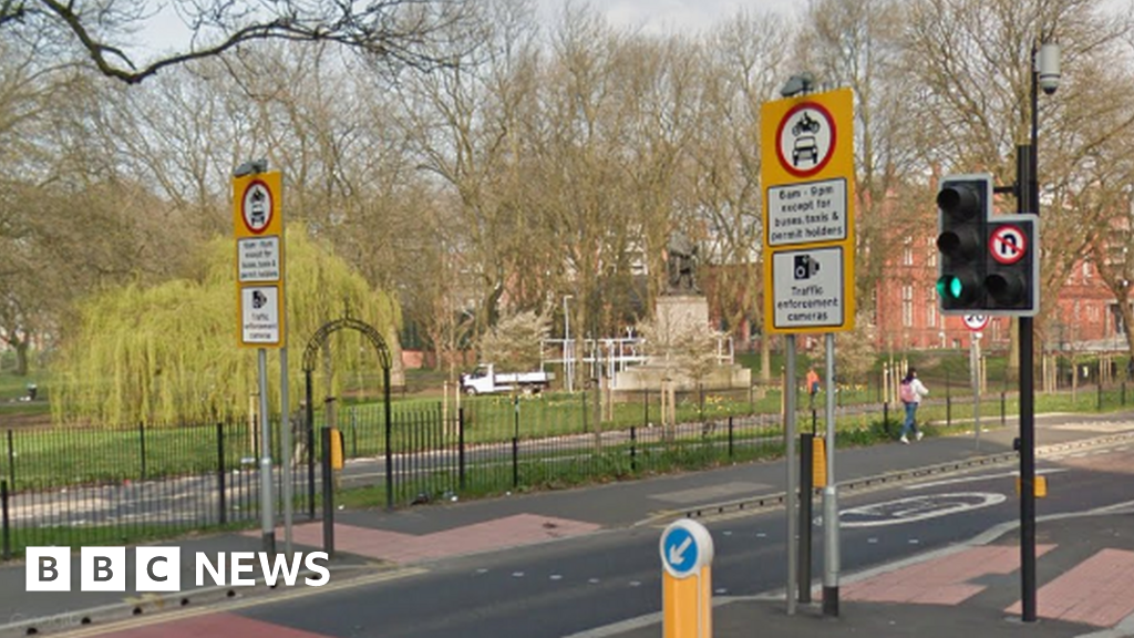 Manchester's Oxford Road sees nearly 150,000 bus lane fines in five