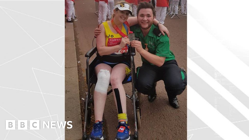 London Marathon Broken leg runner Jo Denton thanks heroes BBC News