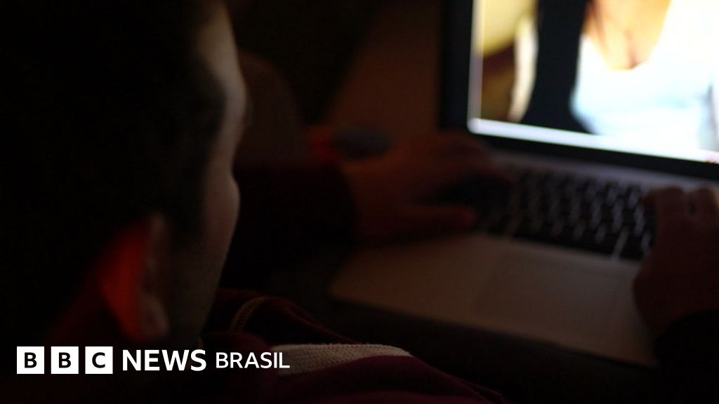 'Como escapei de chantagem após golpe de sexo fácil via Skype'