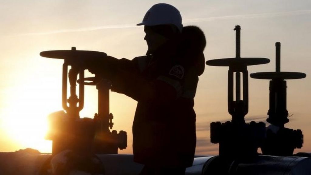 Oil price rises as Russia and Saudi Arabia back supply cut
