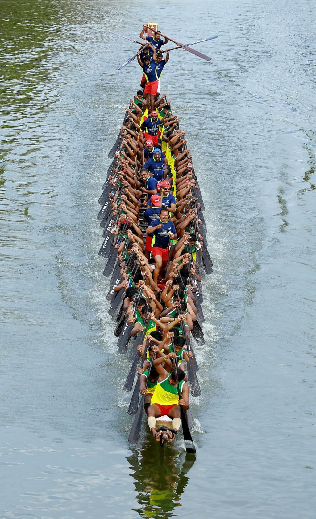 the-great-snake-boat-race-of-india-bbc-news