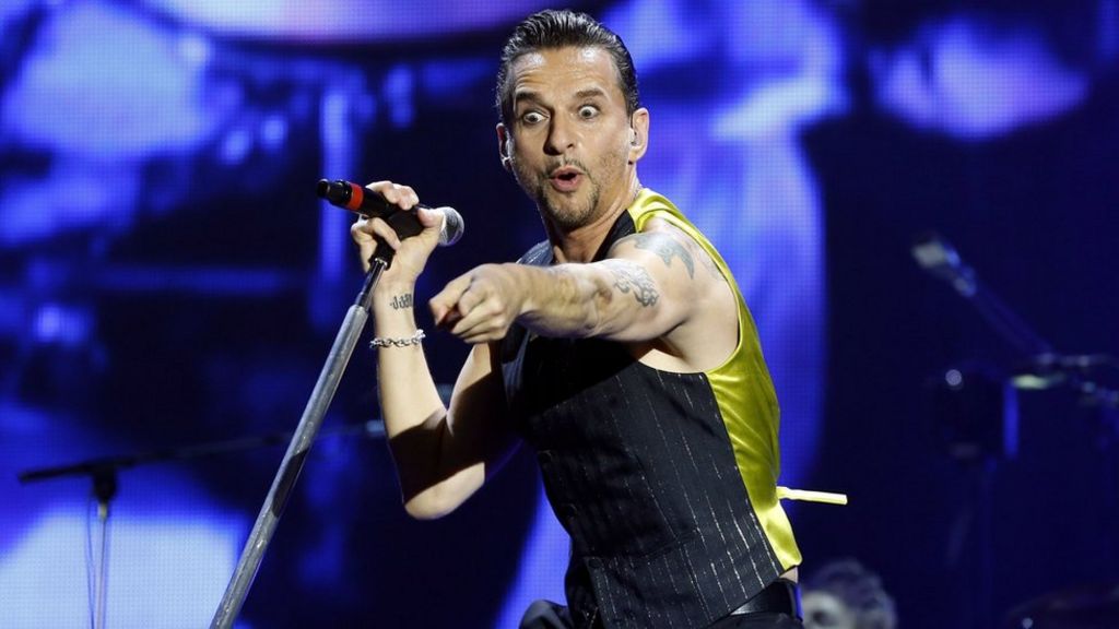 Food bug upsets Depeche Mode gig in Belarus - BBC News
