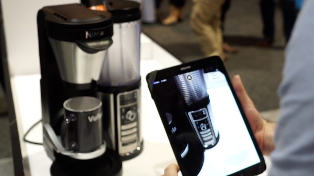 A new app uses augmented reality to remotely help people use gadgets.