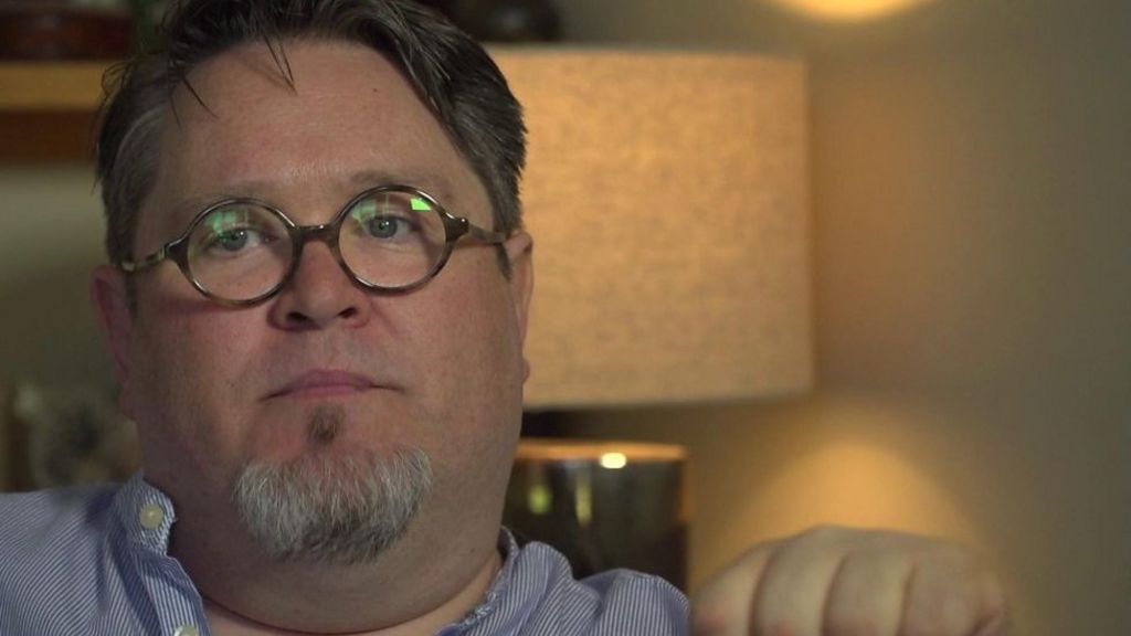 Ian Paterson: Male breast patient wants a public inquiry