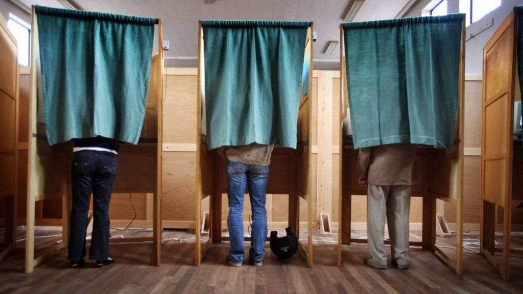 Jeremy Miles: 'Angen ystyried pleidleisio gorfodol'