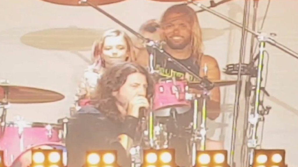 Dave Grohl's daughter plays drums with Foo Fighters