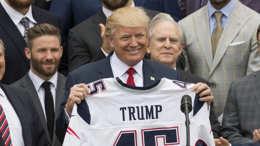 Trump NFL anthem kneeling protesters 'disgraceful' BBC News