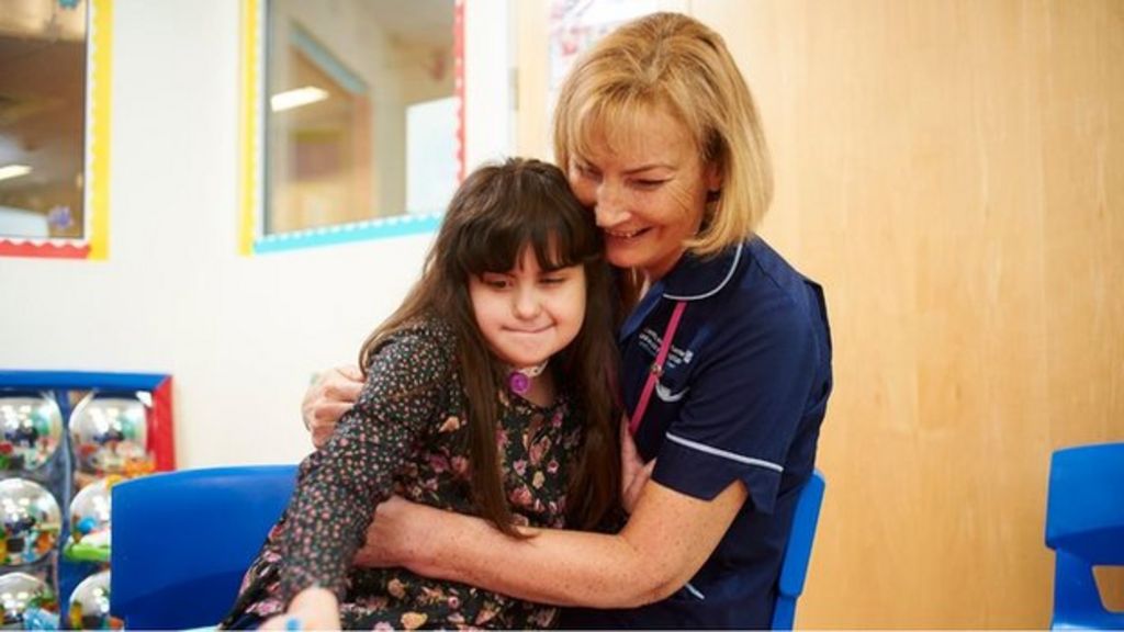 Terminally ill nurse continues to care for girl, 12