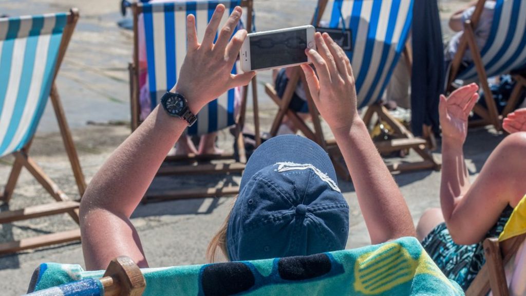 EU mobile roaming charges scrapped