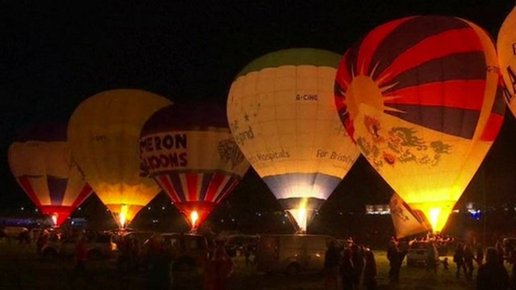 Hot air balloons light up Bristol festival - BBC News