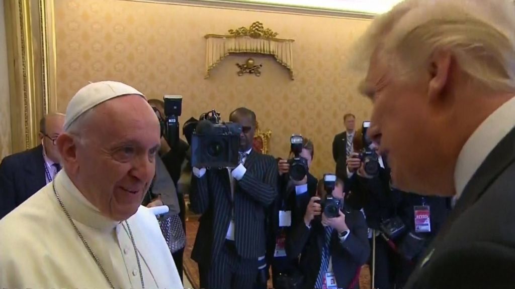 Trump meets Pope Francis before meeting Italian leaders - BBC News