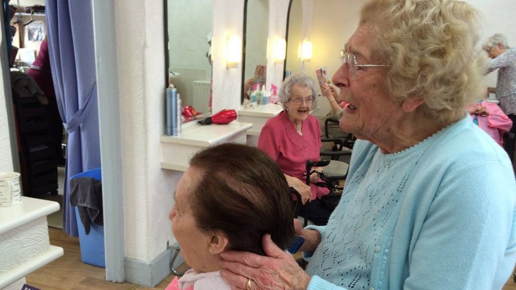 Portsmouth hairdresser retires at the age of 93