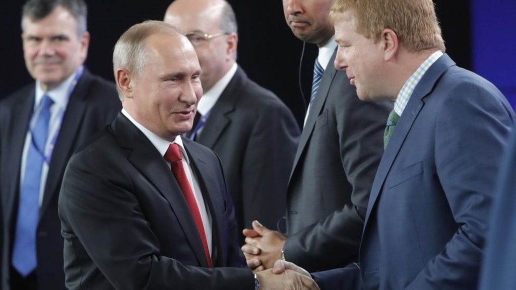 Putin asks US business chiefs to help improve ties