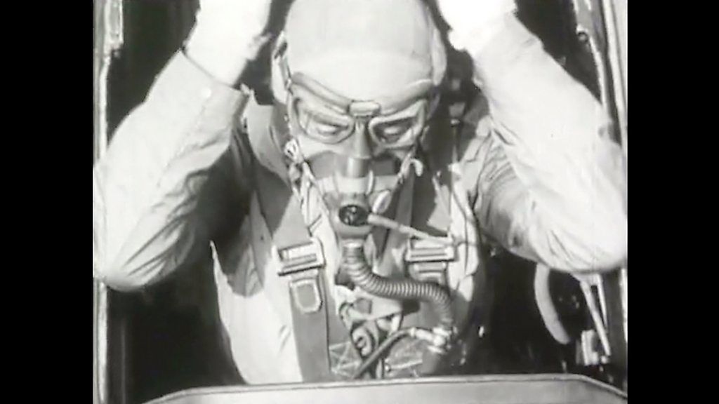 How did early ejector seats work?