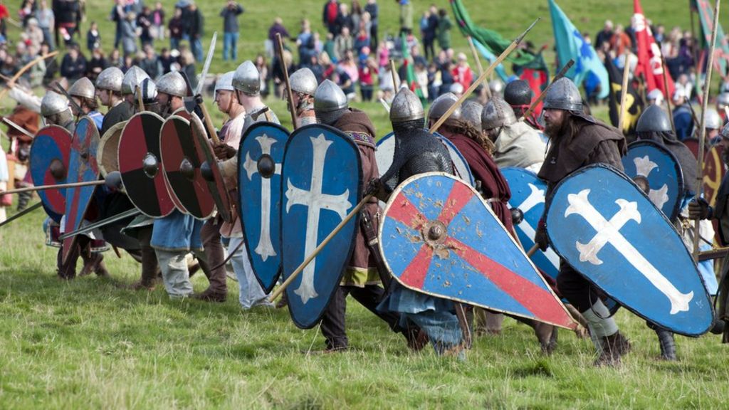 Battle of Hastings recreated by hundreds of re-enactors - BBC News