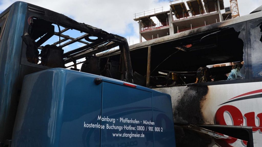Buses destroyed in suspected arson attack in Belfast - BBC News - BBC News