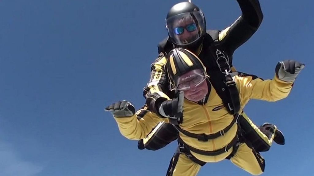 101-year-old breaks skydiving world record
