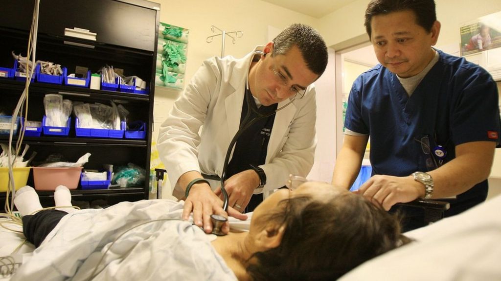 Republican senators' revolt puts health bill in jeopardy - BBC News