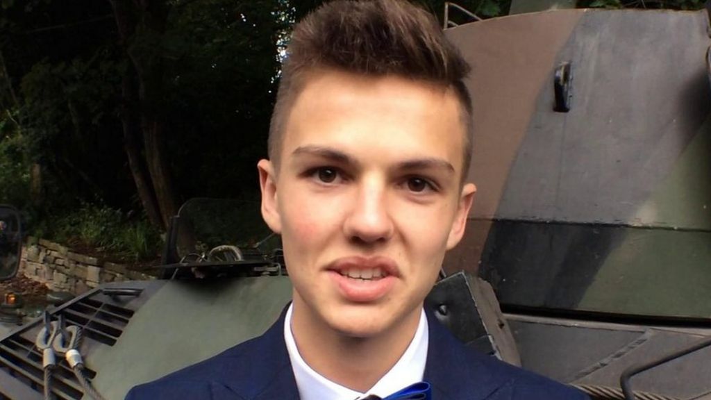Rossendale teenager travels to prom in tank