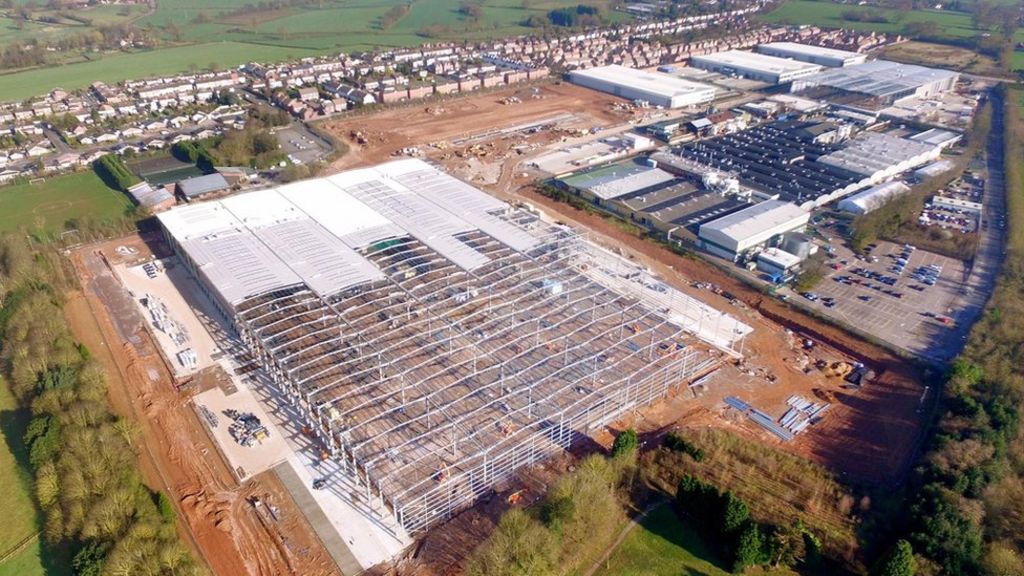 Amazon to recruit 800 staff for old Jaguar site in Coventry - BBC News - BBC News