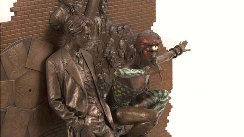 Miniature version of Aylesbury's David Bowie statue is revealed
