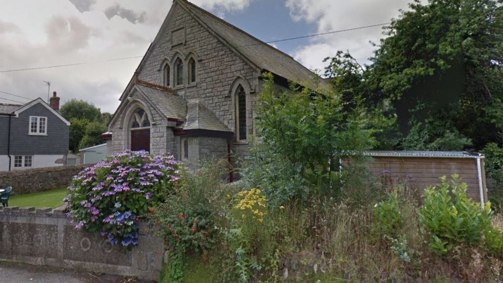 Sheikh helps villagers buy chapel in Cornwall - BBC News