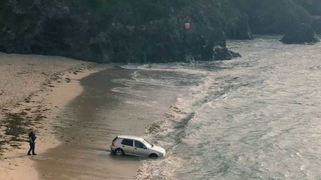 Man who drove car into sea in Cornwall arrested - BBC News