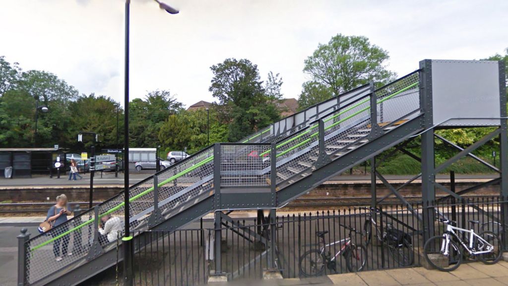 Man 'loses arm' in platform train fall at Droitwich