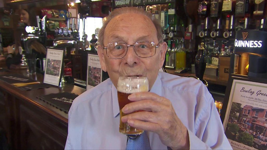 Centenarian Arthur Johnson given free beer for life