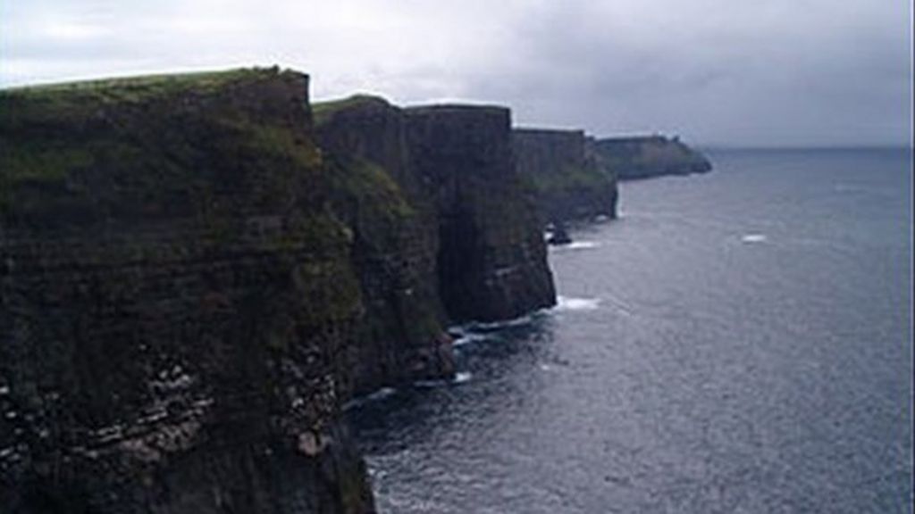 Man dies at Cliffs of Moher in County Clare