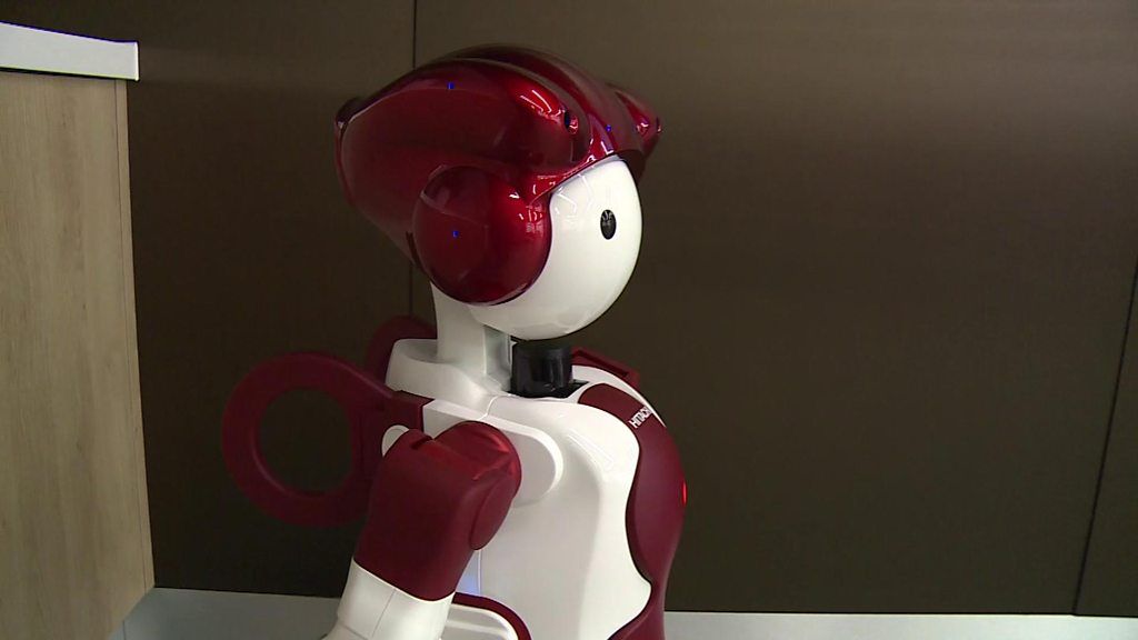 Lost at the airport? This robot can help