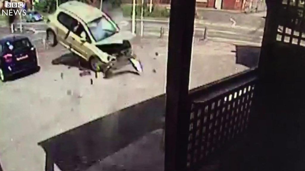 Car crashes near busy beer garden in Leicester - BBC News