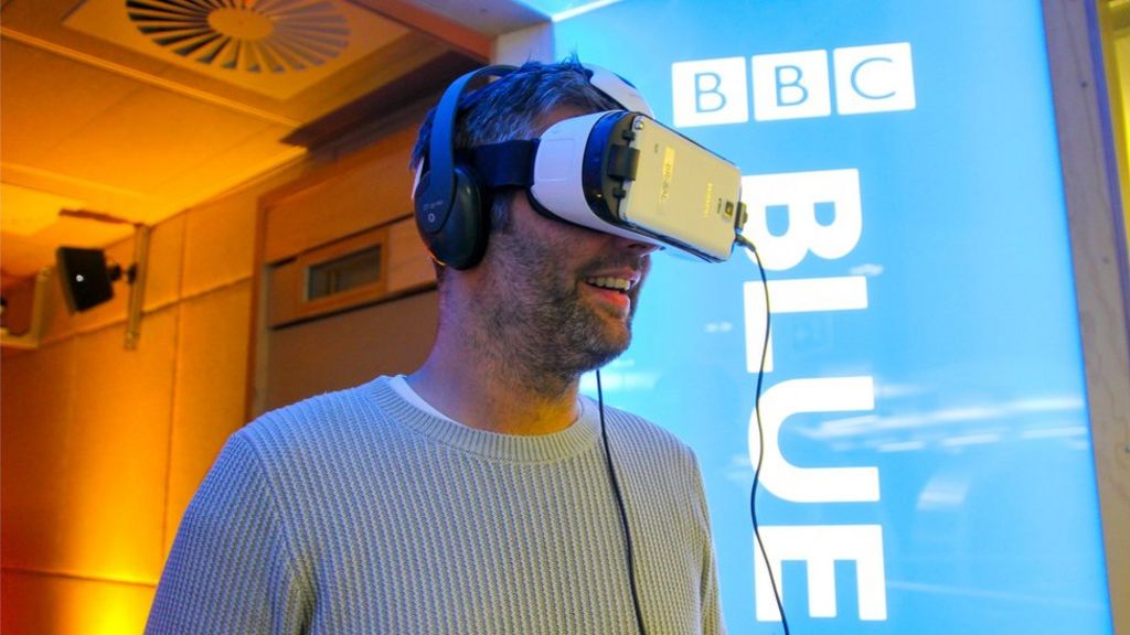 VR headset viewers 'barely turn their heads'