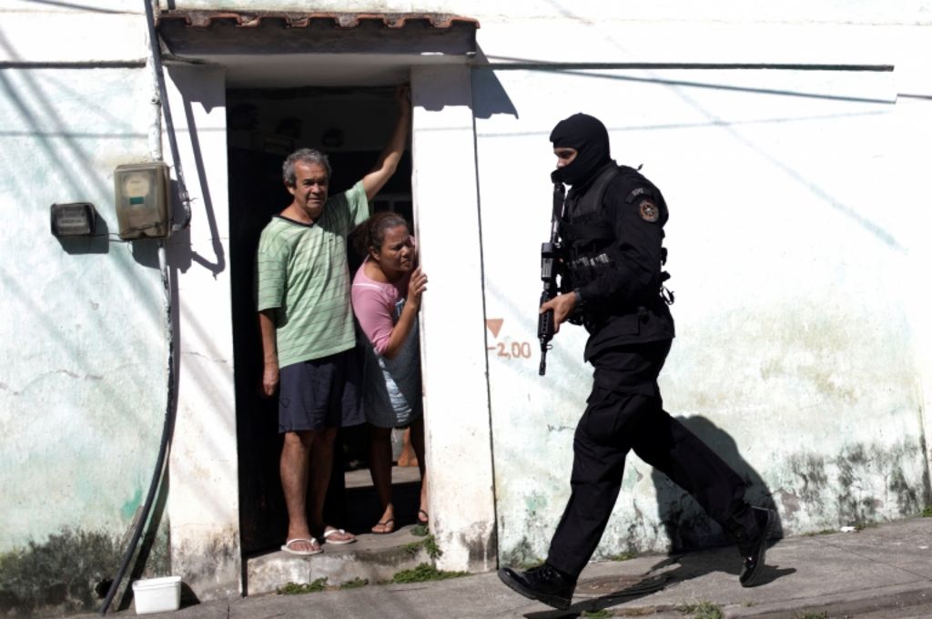 Brazil: City of God actor wanted for killing Rio policeman - BBC News