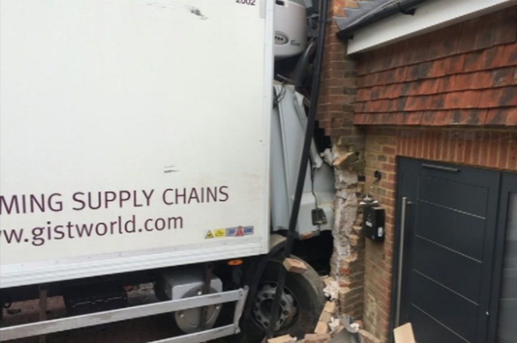 Lorry crashes into Ansty house after collision