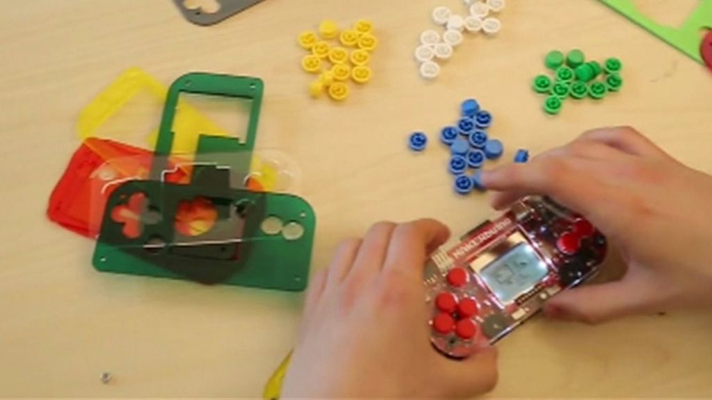 DIY retro games console teaches kids about electronics.