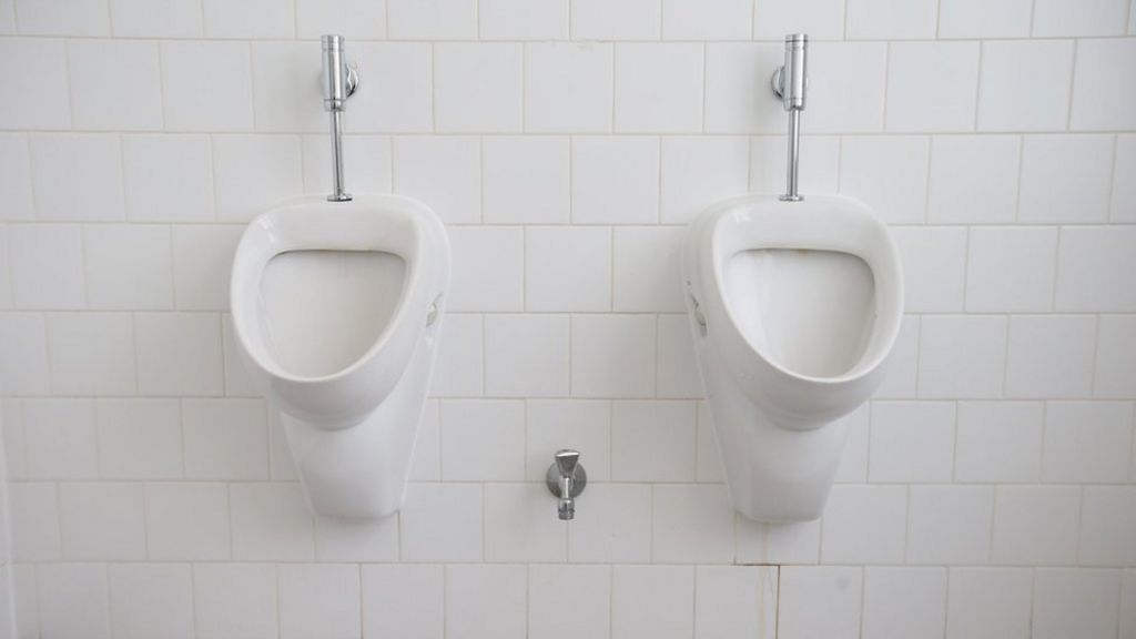 Berlin's new toilets: Would you use a women's urinal? - BBC News