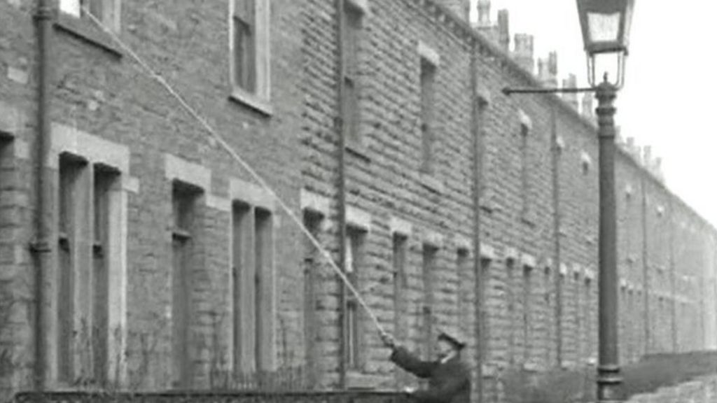 The knocker upper at work BBC News