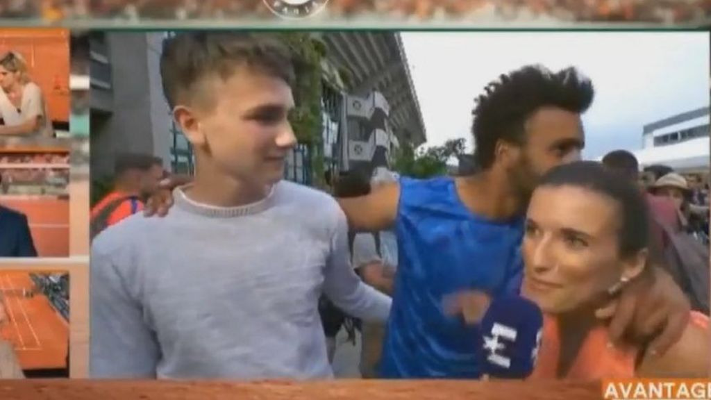 French Open bans Hamou over attempts to kiss reporter on live TV