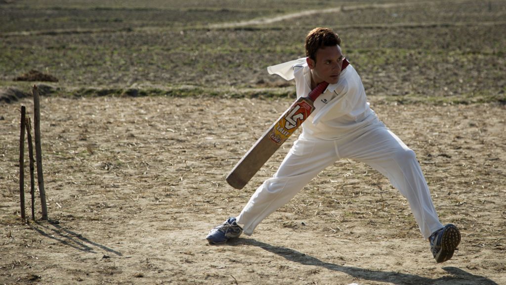 Playing cricket with no arms BBC News