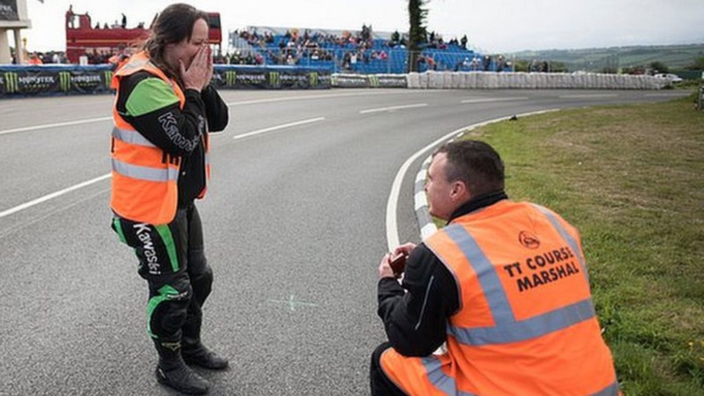Isle of Man TT race marshal makes roadside marriage proposal