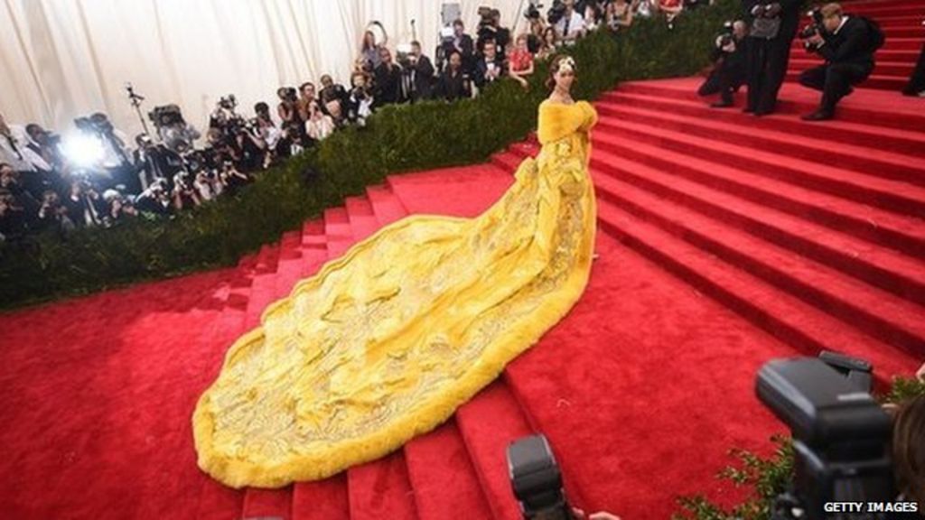 Guo Pei: Pop star Rihanna's fashion designer of choice - BBC News