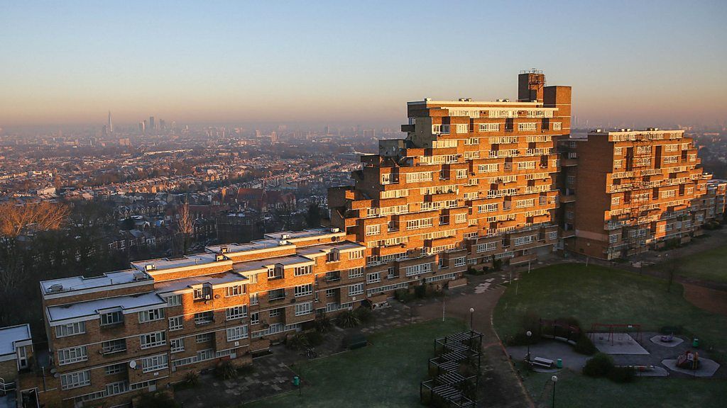 Real Community Spirit In London S Council Estates BBC News    96594313 P056mgf5 