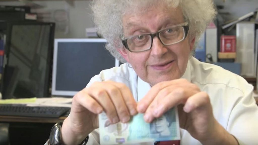 New fiver is not so indestructible - if you know how